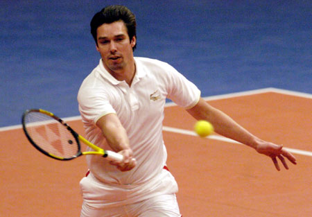 冰雪经济，乘着“冬”风“热”起来人民日报海外.